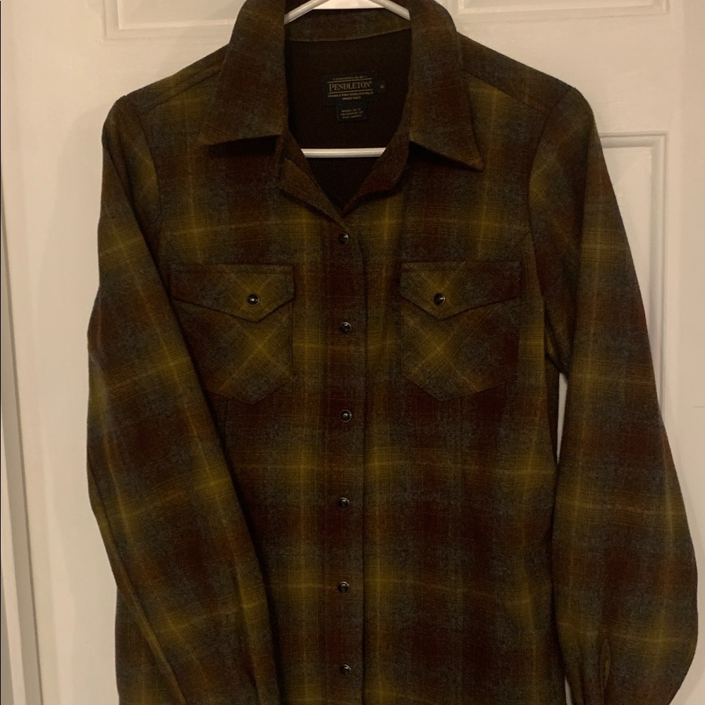 Beautiful vintage Pendleton 100% Wool gambler shirt size S EUC! Perfect!